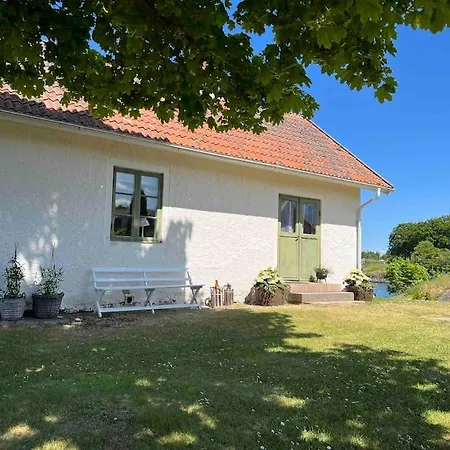 Hamnstuga i Hästholmens småbåtshamn-3
